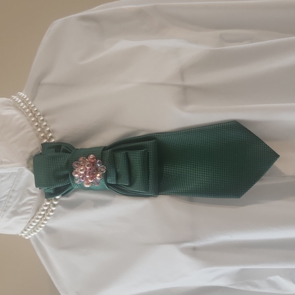 Necktie Necklace - Picture 2 of 6